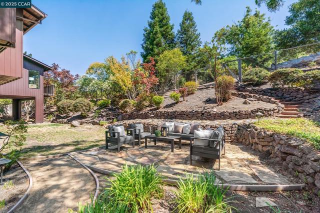127 Devin Dr, Moraga CA: https://media.crmls.org/mediaz/5e836f9e-f88b-4c13-baa3-a1cd868ac4be.jpg
