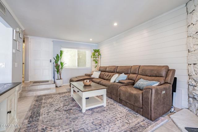 15175 Marquette Street, Moorpark CA: https://media.crmls.org/mediaz/5e8376f1-761c-4a3f-ad2a-f689569823f2.jpg