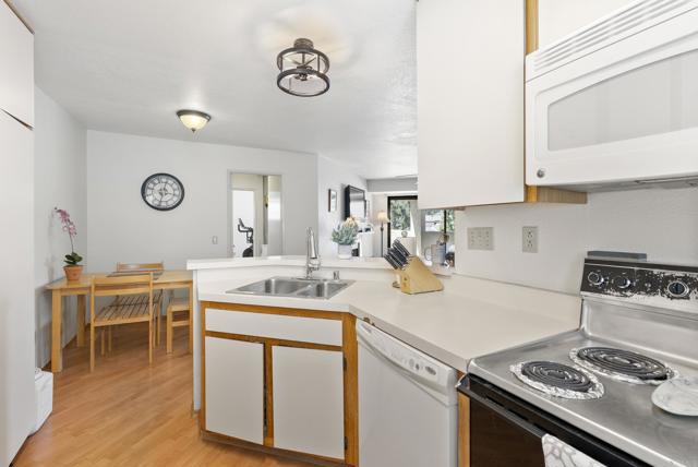 9725 Mesa Springs Way, San Diego CA: https://media.crmls.org/mediaz/5e83ed8b-115d-4339-91cf-a78cd0824e12.jpg