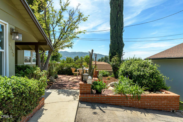 Detail Gallery Image 14 of 51 For 4920 Lowell Ave, Glendale,  CA 91214 - 4 Beds | 2 Baths