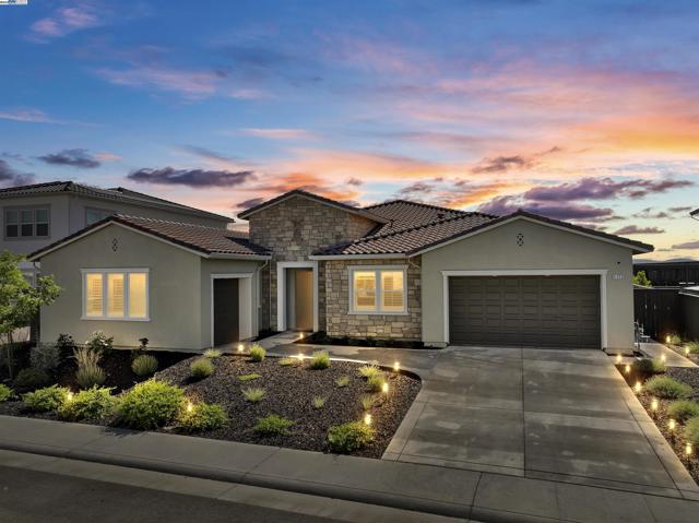 4072 Whitney Vista Ln, Rocklin CA: https://media.crmls.org/mediaz/5e843193-66c3-498d-b25b-1df191b26c2d.jpg
