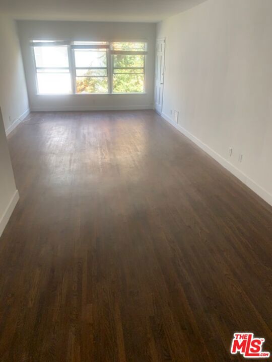 312 S Reeves Drive, Beverly Hills CA: https://media.crmls.org/mediaz/5e8449d1-a299-475e-973b-2915974edc18.jpg