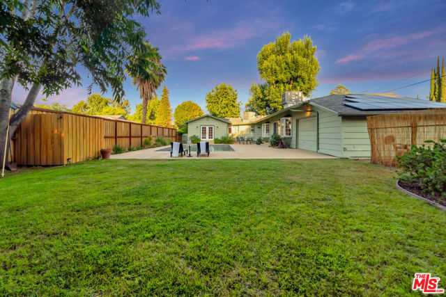 6001 Oakdale Avenue, Woodland Hills CA: https://media.crmls.org/mediaz/5e844edf-5550-4dd2-9bfd-f87011279951.jpg