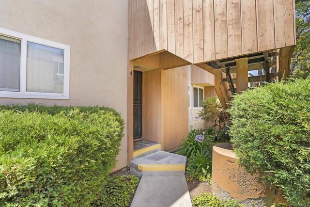 8703 Lake Murray Blvd, San Diego CA: https://media.crmls.org/mediaz/5e849df6-7469-4a6d-957d-d4401c4581a1.jpg