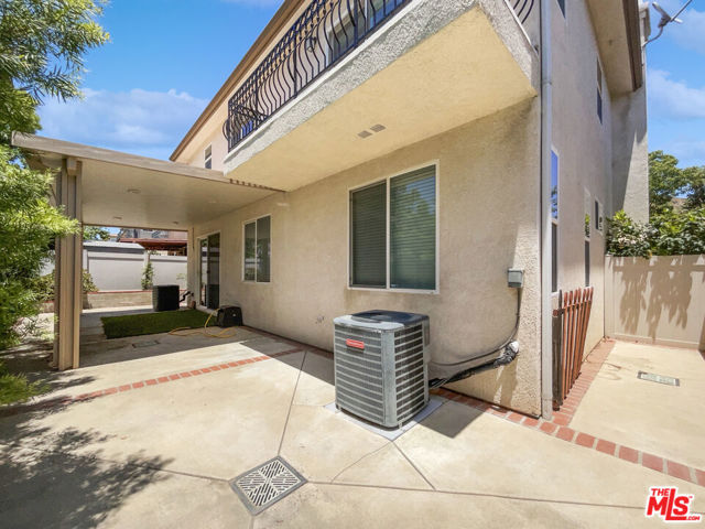 12101 Van Nuys Boulevard, 40 photo 8