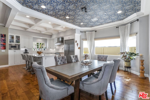 4728 Vesper Avenue, Sherman Oaks CA: https://media.crmls.org/mediaz/5e84d85b-3a75-4123-b166-bea10bc6c337.jpg