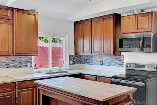 1468 Leaf Ter, San Diego CA: https://media.crmls.org/mediaz/5e850a7c-2500-4a6a-a6b1-bc1013a33dda.jpg