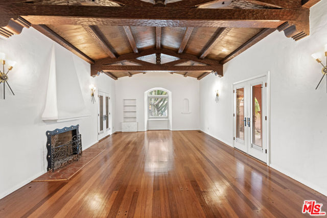 931 S Ogden Drive, Los Angeles CA: https://media.crmls.org/mediaz/5e851a3e-2476-4e40-bf34-0d02ebc87fa2.jpg