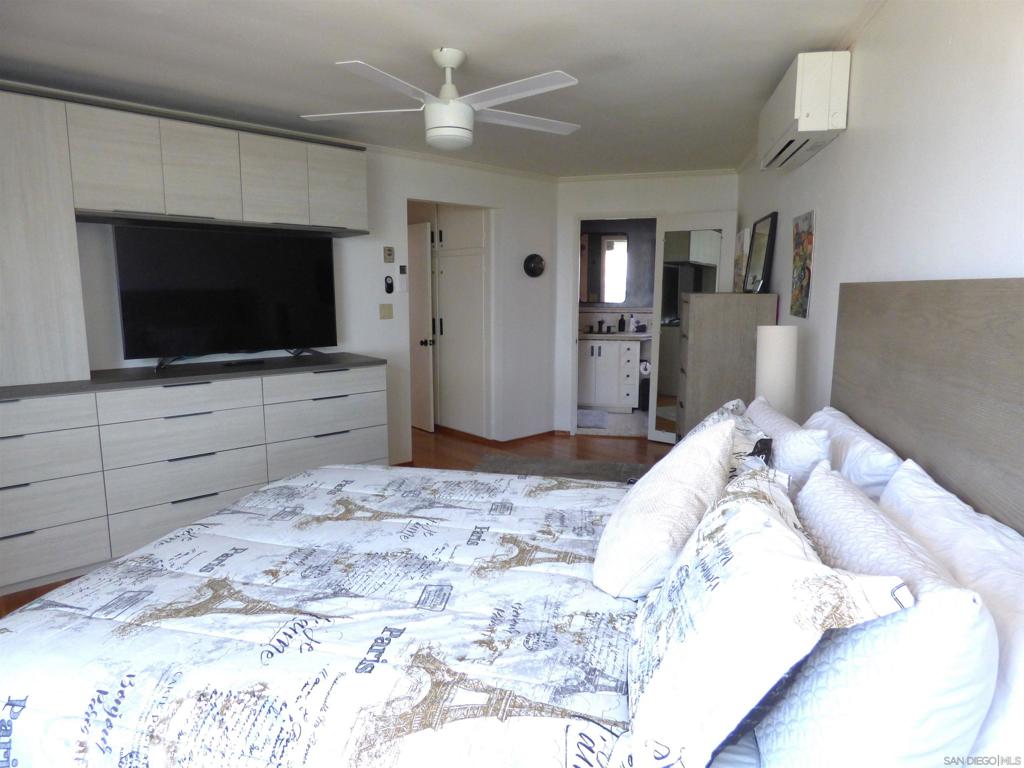 MLS #250043076SD image #11