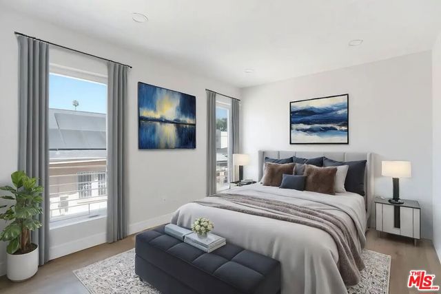 1726 Menlo Avenue, Los Angeles CA: https://media.crmls.org/mediaz/5e855daf-f6fa-4715-afcf-902dddae2b8f.jpg