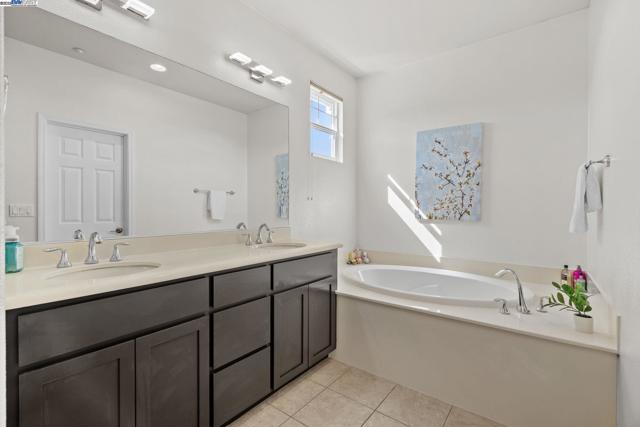 663 Falling Star Drive, Martinez CA: https://media.crmls.org/mediaz/5e85ce67-d878-4ae1-a289-3b9600ffd3d5.jpg