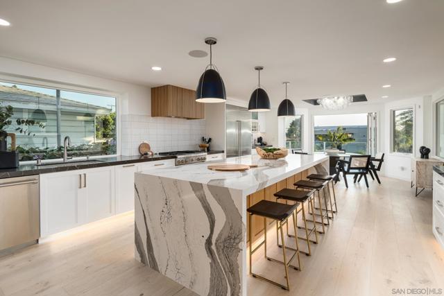 7570 Cabrillo Ave, La Jolla CA: https://media.crmls.org/mediaz/5e85da93-fd43-489e-8c7f-bea37f5d2776.jpg