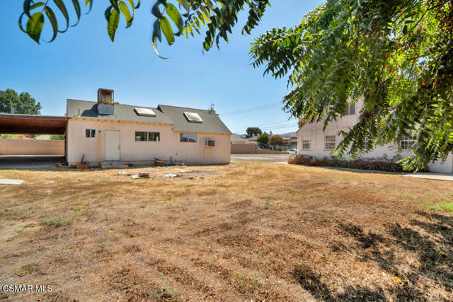 2327 Royal Avenue, Simi Valley CA: https://media.crmls.org/mediaz/5e85fb38-b334-46a4-83c6-0d0e5abdf7d7.jpg