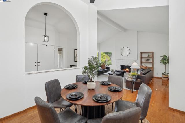 643 Contada Cir, Danville CA: https://media.crmls.org/mediaz/5e8618b6-050a-4e88-8dab-69ff1e5191d5.jpg