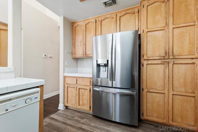 12646 Springbrook Dr, San Diego CA: https://media.crmls.org/mediaz/5e862963-6f12-4908-b27e-4b44fe90e39d.jpg