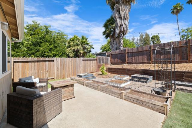 4165 Ernestine Way, North Highlands CA: https://media.crmls.org/mediaz/5e86646d-958e-4923-9b17-b25a6b7eee41.jpg
