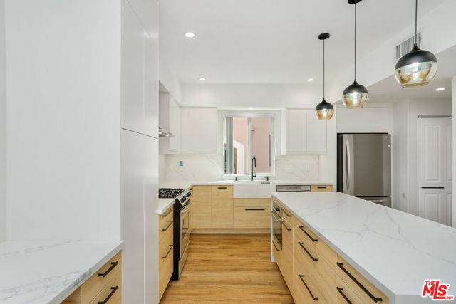 5923 Etiwanda Avenue, Tarzana CA: https://media.crmls.org/mediaz/5e868c08-9fbe-4872-991c-55c24493fbd7.jpg