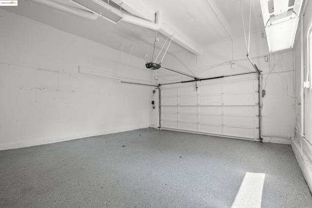 6537 Aitken Dr, Oakland CA: https://media.crmls.org/mediaz/5e86f6e3-8985-4b59-94a6-b31a58c47ef7.jpg