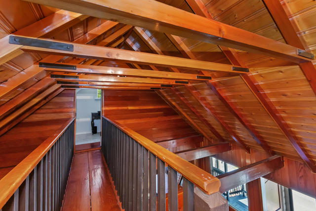300 E Aeroplane Boulevard, Big Bear CA: https://media.crmls.org/mediaz/5e877946-f40b-442e-8a9c-5c14a52ec677.jpg