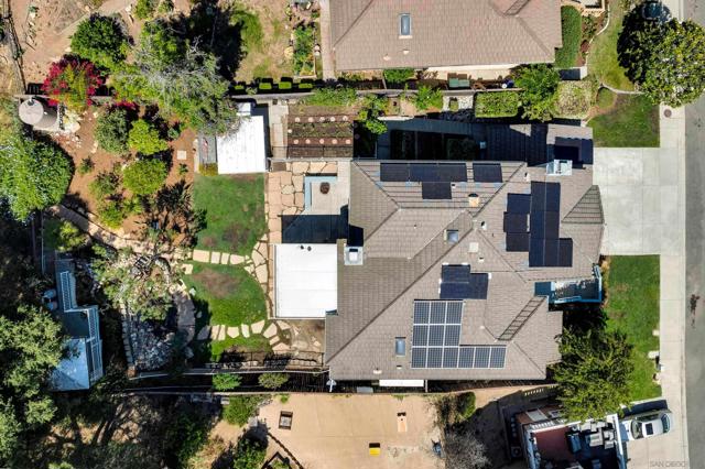 2106 Laura Dr, Escondido CA: https://media.crmls.org/mediaz/5e8799b9-4fda-49c2-93b2-92c37ef10a2b.jpg