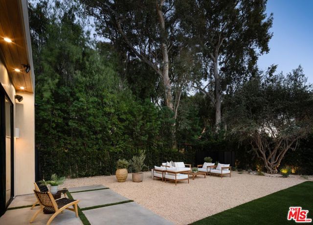 23340 Collins Street, Woodland Hills CA: https://media.crmls.org/mediaz/5e882cef-0161-408d-911d-45fe822574c3.jpg