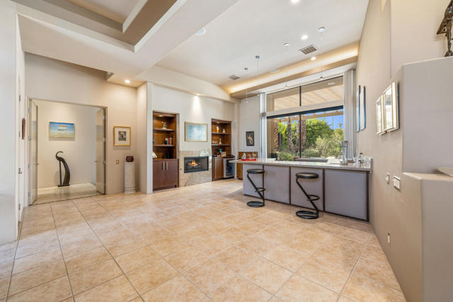 12 Boulder Lane, Rancho Mirage CA: https://media.crmls.org/mediaz/5e884d3e-bb11-461f-85a7-4959385cc7d9.jpg