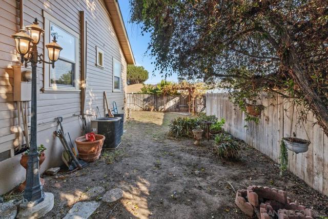 2707 Sweetwater Rd, Spring Valley CA: https://media.crmls.org/mediaz/5e886a21-94ef-42fd-a1e2-953e8b5ae09d.jpg