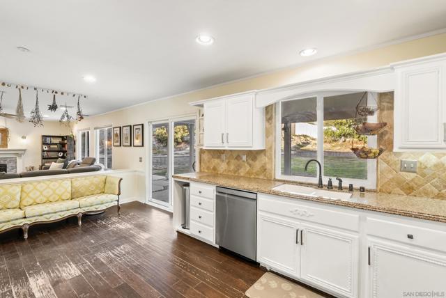 1328 Woodhaven Dr, Oceanside CA: https://media.crmls.org/mediaz/5e888689-709f-4e91-b727-0e8569f90a2c.jpg