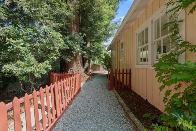 1690 Cordilleras Road, Redwood City CA: https://media.crmls.org/mediaz/5e89303e-231f-40fa-8e2d-fff8ac837e5e.jpg