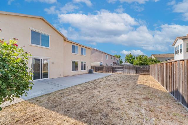 9748 Collie Way, Elk Grove CA: https://media.crmls.org/mediaz/5e8a7539-01e9-45c4-a6a2-21a5de73ebe7.jpg