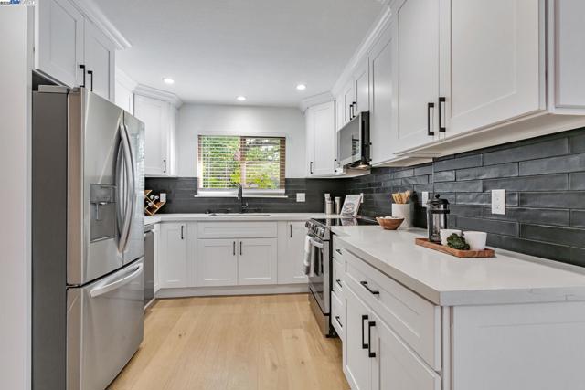 6976 Allegheny Dr, Dublin CA: https://media.crmls.org/mediaz/5e8a8e1f-dceb-404b-b6ff-bed43e7ee8ad.jpg