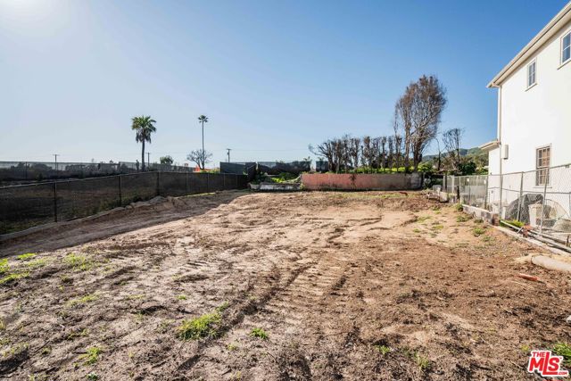 575 N Marquette Street, Pacific Palisades CA: https://media.crmls.org/mediaz/5e8ac0f3-202d-4fdb-86a5-0c791f24d61f.jpg