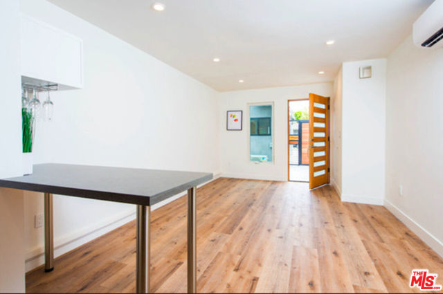 2341 Beach Avenue, Venice CA: https://media.crmls.org/mediaz/5e8ad29f-a5a9-4931-a167-1bb9b22e59c5.jpg