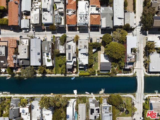 408 Linnie Canal, Venice CA: https://media.crmls.org/mediaz/5e8b190c-a453-4f67-9eeb-f1973391fd2c.jpg
