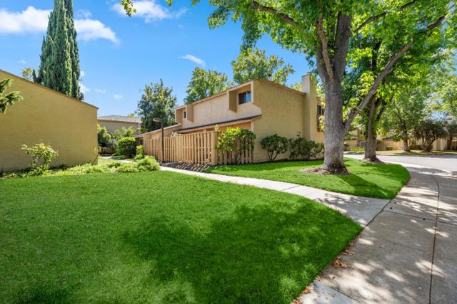 125 Connemara Way, Sunnyvale CA: https://media.crmls.org/mediaz/5e8b312e-35cb-4800-8360-a3e35e6fbed3.jpg