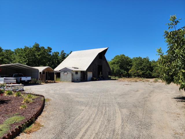 Image 34 of 39 For 3719 Hart Road