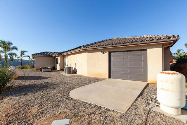 328 AMY WAY, Alpine CA: https://media.crmls.org/mediaz/5e8bb3d8-df87-4625-9811-76540fd9f622.jpg