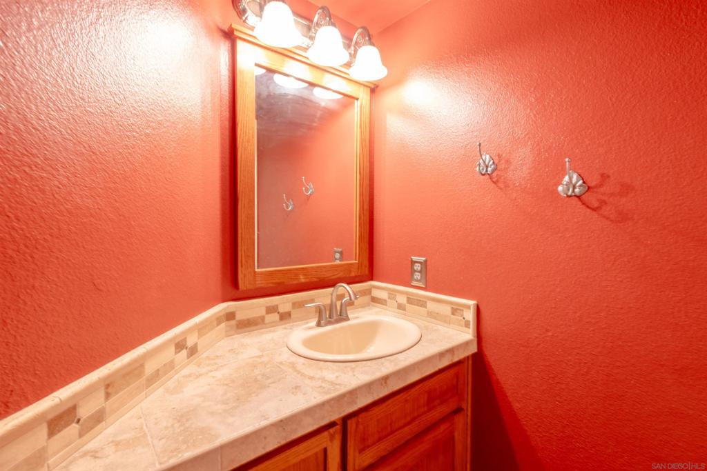 https://media.crmls.org/mediaz/5e8bc982-3199-4f72-b84d-38d5be5e24dd.jpg?preset=X-Large