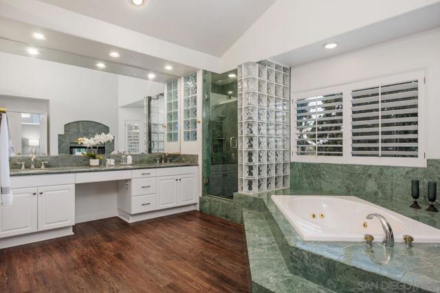 4798 Thurston Pl, San Diego CA: https://media.crmls.org/mediaz/5e8c50dc-6d14-4241-8e6c-7544cad1508a.jpg