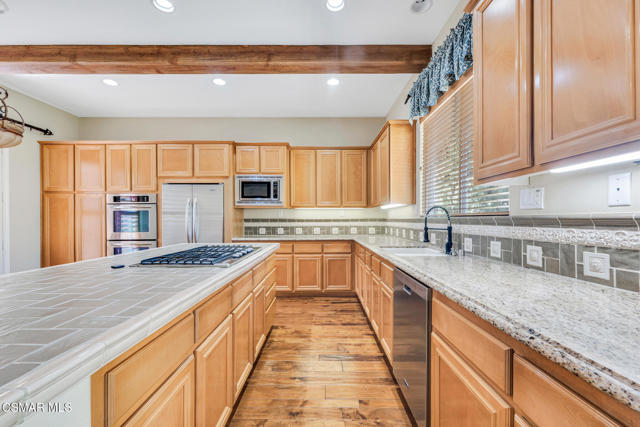 5199 Via Dolores, Newbury Park CA: https://media.crmls.org/mediaz/5e8cc657-c4fe-48e2-a732-e50962930354.jpg