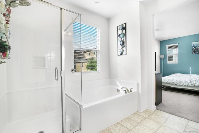 1716 Moon Orchid Ave, Chula Vista CA: https://media.crmls.org/mediaz/5e8cd072-672e-44b5-81d2-37bc2da039be.jpg
