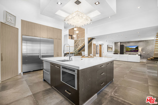 5304 Louise Avenue, Encino CA: https://media.crmls.org/mediaz/5e8d4591-1d54-4517-9d48-e7daa2f8277c.jpg