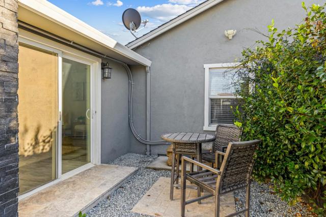 11840 Foothill Avenue, Gilroy CA: https://media.crmls.org/mediaz/5e8dd095-9de0-40a3-b9d5-41286e48a16e.jpg