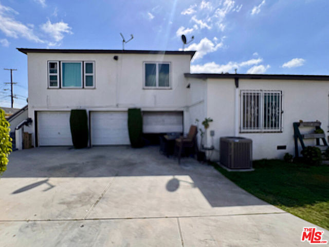 1055 W 102nd Street, Los Angeles CA: https://media.crmls.org/mediaz/5e8ea4a1-3770-47a1-926f-4b9228265d90.jpg