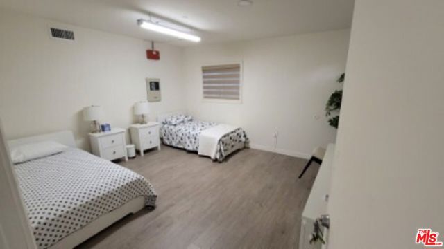 4669 W Olympic Boulevard, Los Angeles CA: https://media.crmls.org/mediaz/5e8ebcc7-0b75-4a81-97f3-1074a3780ac0.jpg