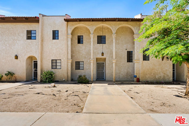 102 E Lancaster Boulevard, Lancaster CA: https://media.crmls.org/mediaz/5e8f8e09-aff8-4b62-a15f-3651bd8074b7.jpg