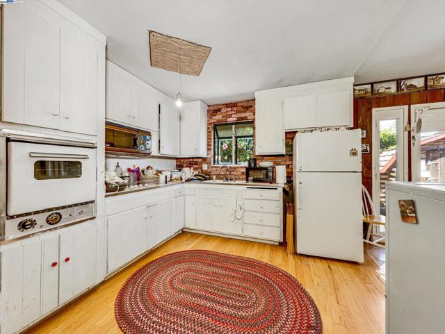 Image 11 of 40 For 4961 Wheeler Dr