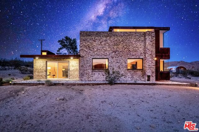 63131 Rocking Chair Road, Joshua Tree CA: https://media.crmls.org/mediaz/5e916aff-f3a7-4972-95c9-a3d83bae1e2f.jpg