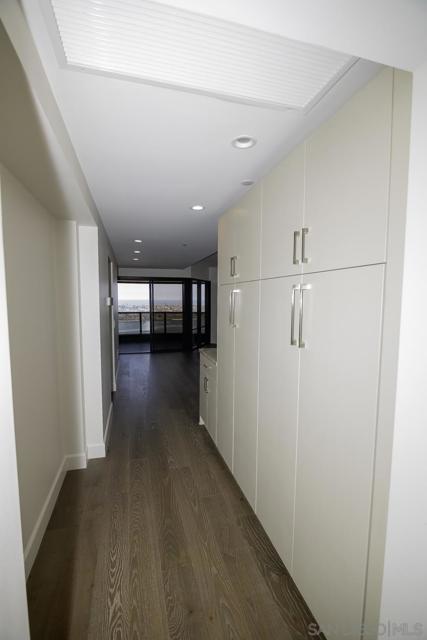 100 Harbor Drive, San Diego CA: https://media.crmls.org/mediaz/5e91773c-d757-4e10-bed4-8dc7efa6ab9f.jpg