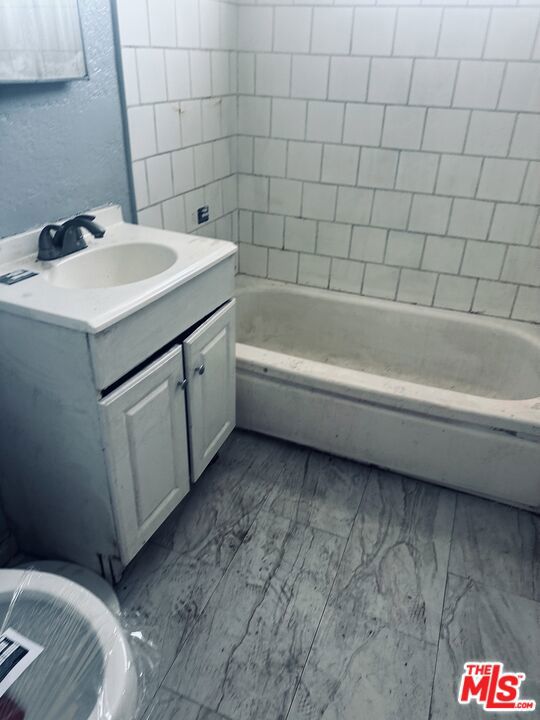 1422 West 104th Street photo 39